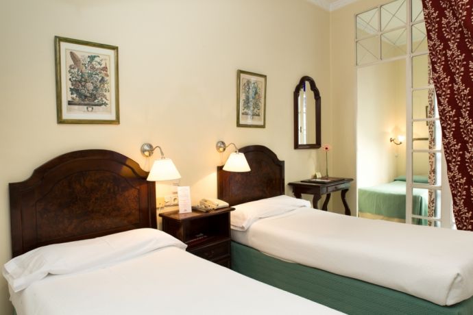 Habitación Triple Hotel Abril Sevilla Habitación Triple Hotel Abril Sevilla