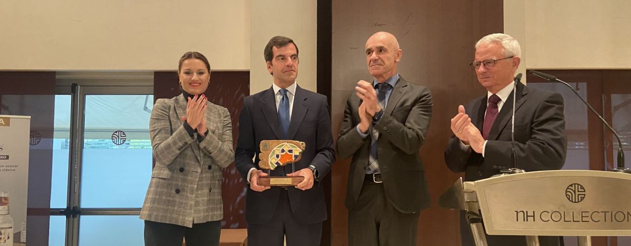 La Fundación Nao Victoria recibe el XX Premio Embajador de Sevilla 