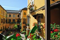 Corral de las Flores - Palacio de los Zuñiga - Hotel Las Casas de la Juderia