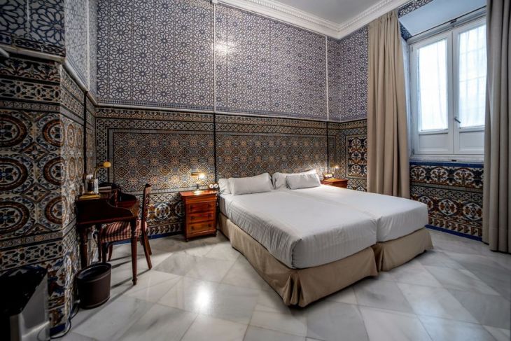 HOTEL SIMON