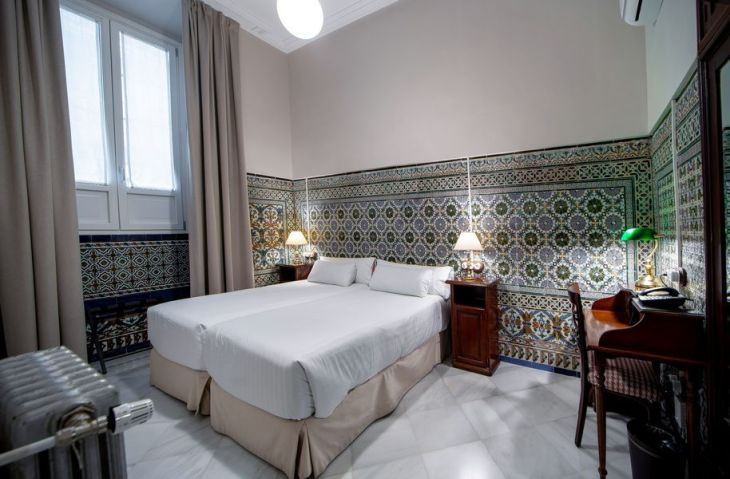 HOTEL SIMON