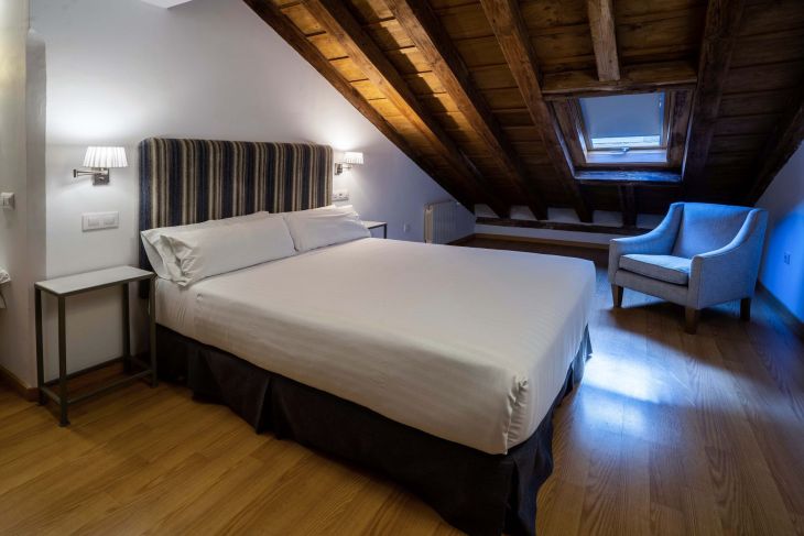 HOTEL SIMON