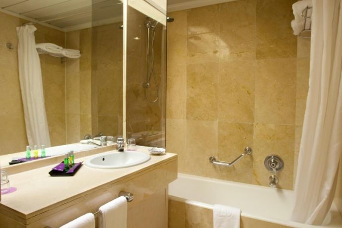 Ayre Hotel Sevilla Baño habitación estandar