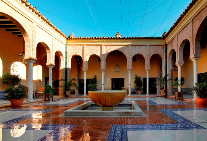 PATIO DE LA FUENTE DEL PARADOR DE CARMONA