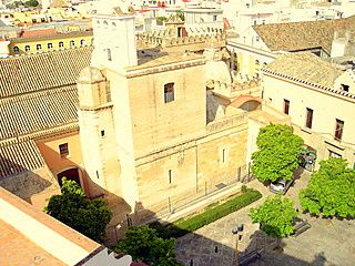 Vista de la Iglesia de San Andres y plaza desde habitacion con terraza