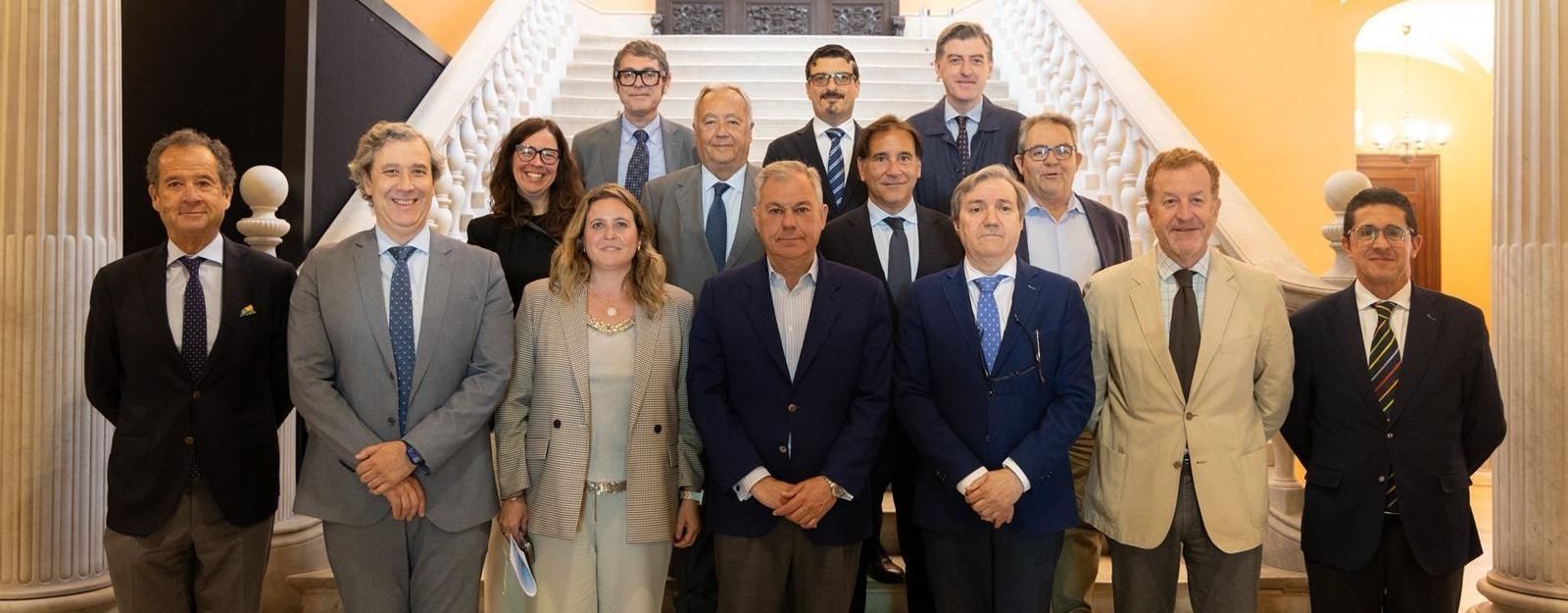 El alcalde de Sevilla recibe al nuevo presidente de la AHS y su Junta Directiva